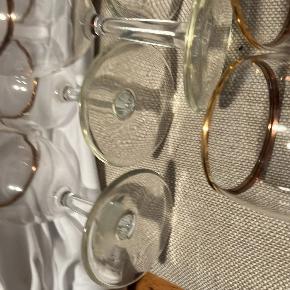 Like new.   Set of 9 simple wine glasses (from 1990s-2000s ). with gold edge - Picture 7 of 10